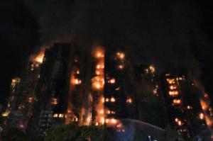 ¿Qué se sabe del incendio en Hong Kong? 151 muertos y 13 detenidos por negligencia