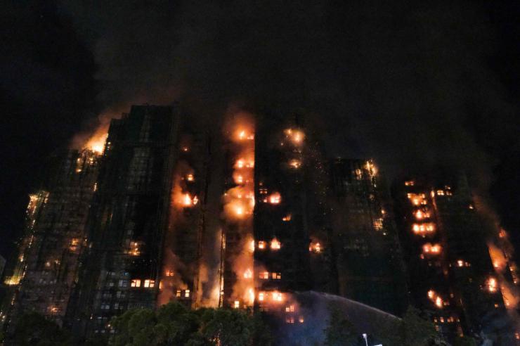 ¿Qué se sabe del incendio en Hong Kong? 151 muertos y 13 detenidos por negligencia