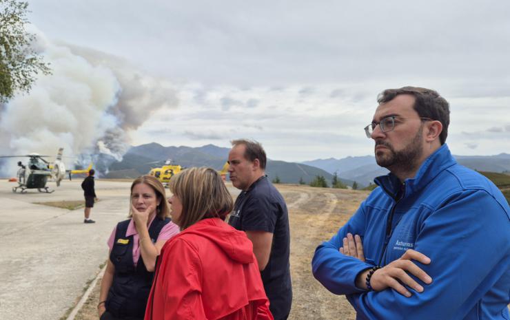 Desalojo y caos: El fuego arrasa Ibias mientras otras regiones ven la luz al final del túnel