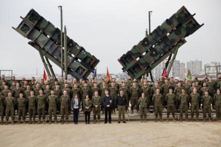 Visita, en la base aérea de Incirlik (Adana, Turquía), el contingente español en la operación ‘Apoyo a Turquía’ (A/T) desplegado en el marco de la operación de Defensa Aérea de la OTAN ‘Persistent Effort’