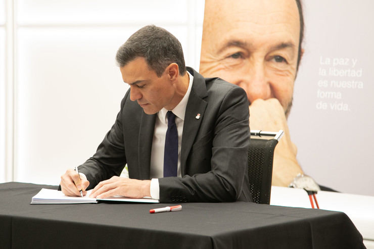 Interior otorga de forma póstuma la Gran Cruz de la Orden del Mérito a Pérez Rubalcaba