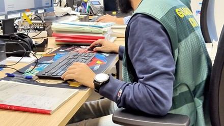 Detenidas 15 personas por estafas de 393.000 euros a través de smishing y vishing