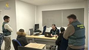 Doce personas bajo investigación por estafa bancaria en red criminal internacional