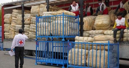 CICR envía su primer cargamento de ayuda humanitaria a la Media Luna Roja de Irán
