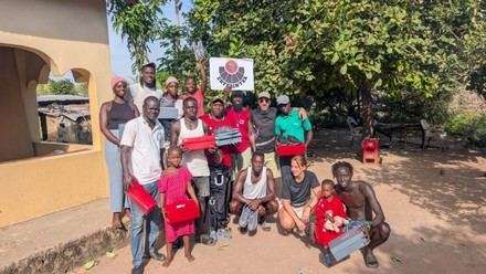 Ertzaintza dona material incautado a ONG para ayudar en Gambia