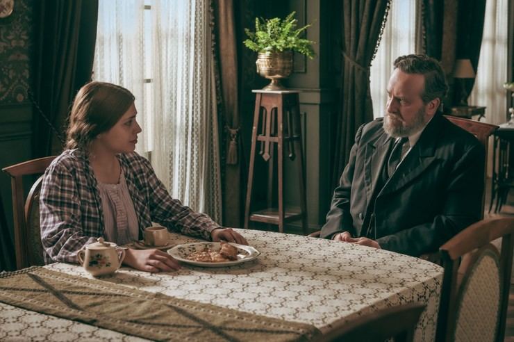 Elena se enfrenta al peligro oculto de su suegro en 'La Favorita 1922'