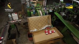 Desmantelan seis fábricas ilegales de tabaco en España y detienen a 50 personas