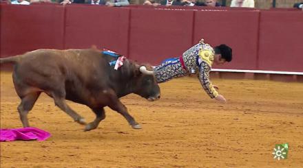 Morante de la Puebla sale de la UCI tras ser operado por una grave cornada