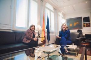 Pilar Alegría y la consejera de Educación de Aragón analizan inversiones educativas
