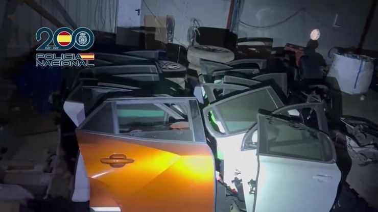 Desmantelan banda que robaba y despiece de más de 50 coches en España