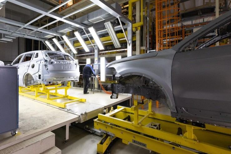 La producción de vehículos en noviembre se reduce un 18,1% a 214.764 unidades