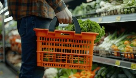 Una coalición de 52 organizaciones europeas exige mantener el etiquetado obligatorio de alimentos modificados genéticamente