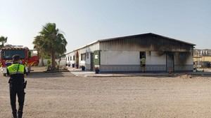 Incendio en nave de ganado en Lorca es controlado por emergencias