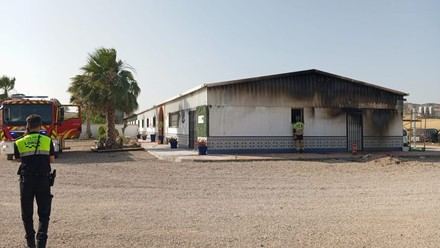 Incendio en nave de ganado en Lorca es controlado por emergencias