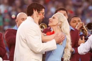 Bad Bunny deslumbra en la Super Bowl pese a las críticas de Donald Trump
