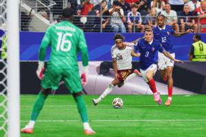Una jugada clave: Lamine Yamal provoca el penalti que Oyarzabal convierte en gol para España