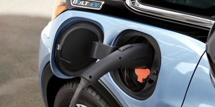 Las ventas de turismos electrificados alcanzan las 115.932 unidades en 2024