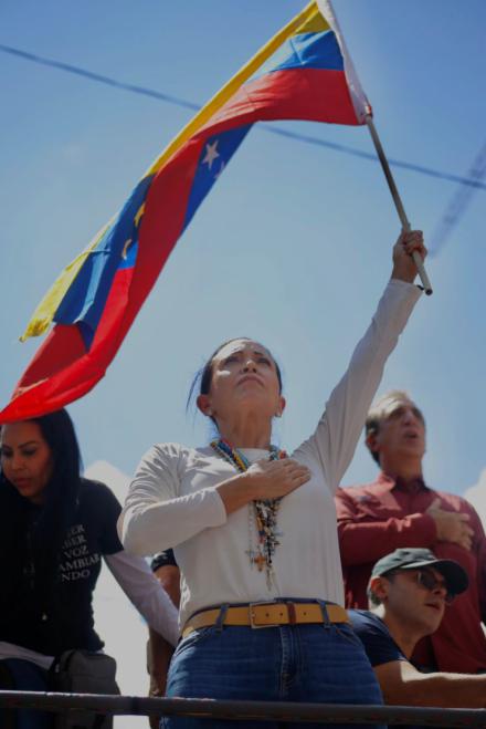 Machado se reúne con Trump mientras la Casa Blanca apoya a Delcy Rodríguez