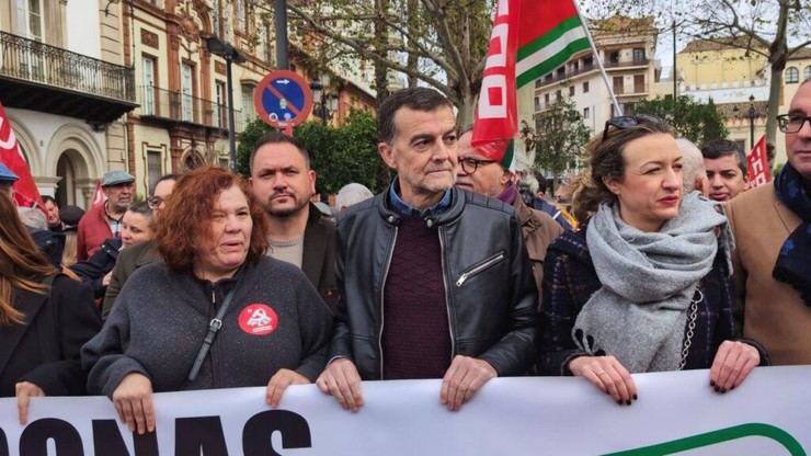 La batalla por los derechos laborales comienza: Maíllo y los sindicatos se preparan para un gran choque con la derecha
