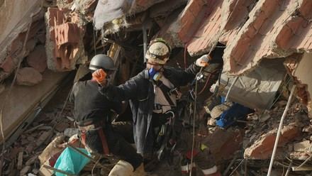 Denuncian entierros de cuerpos no identificados tras terremotos en La Guaira, Venezuela