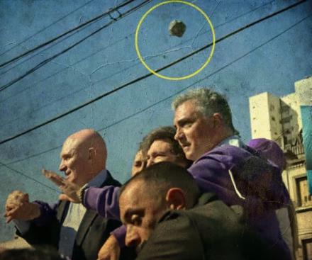 Milei es recibido a pedradas en un acto electoral en Buenos Aires y tiene que ser evacuado
