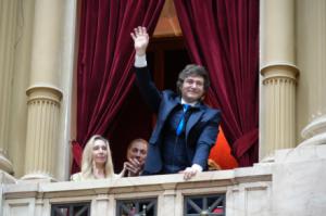 Milei genera controversia al cuestionar la cifra de desaparecidos durante la dictadura militar