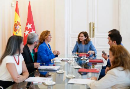 Mónica García contesta a Ayuso: 'No, señora, queremos cargarnos su chiringuito, su negociete'