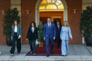 Montero busca compensar a quienes tributan el salario mínimo en negociación con Sumar