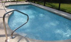 Fallece un niño de ocho años ahogado en una piscina en Sevilla