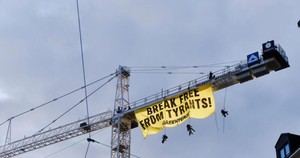 Greenpeace urge a la UE a cortar la dependencia energética de Trump por el riesgo climático