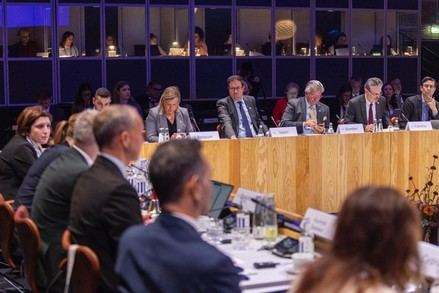 Óscar López urge a la UE a acelerar la protección de menores en el entorno digital