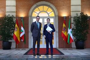 Sánchez y Pradales acuerdan comisiones de cooperación y económico antes de Semana Santa