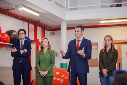 Sánchez propone reducir las horas lectivas y mejorar las condiciones del profesorado