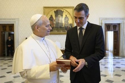 Sánchez y el Papa León XIV abogan por la paz en su encuentro en el Vaticano