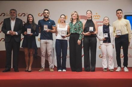 Pilar Alegría destaca la importancia de unir educación y deporte en la carrera de los atletas