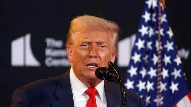 Trump advierte a Putin sobre 'graves consecuencias' si no detiene la guerra en Ucrania