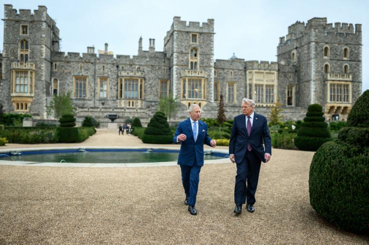 Protestas masivas en Londres empañan la visita de Trump a la familia real británica
