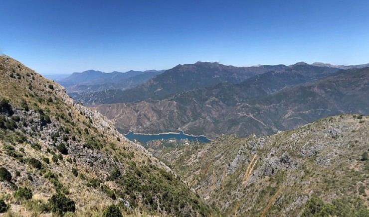 Rescatan a senderista con pie roto en helicóptero en Málaga