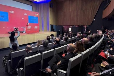 Robles defiende la fiabilidad de España y sus Fuerzas Armadas en conferencia diplomática
