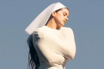 Rosalía revela el lanzamiento de su nuevo álbum 'Lux' y paraliza Madrid