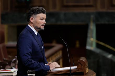 Rufián sobre la justificación de Zapatero sobre las joyas: 'Un regalo de cortesía es una cesta de Navidad'