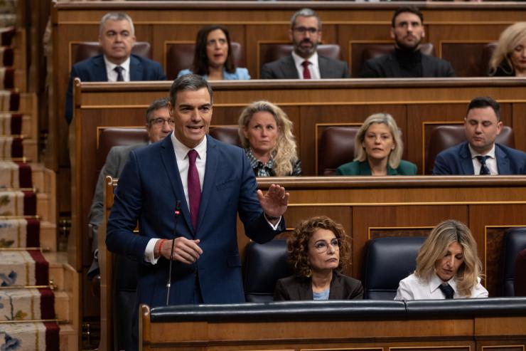 Sánchez critica a Feijóo por eludir el cese de Mazón y acercarse a la ultraderecha