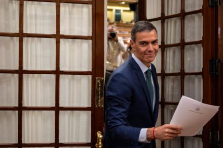 Sánchez defiende a 'los fiscales que persiguen delincuentes' frente a las críticas de Feijoó al grito de 'autócrata'