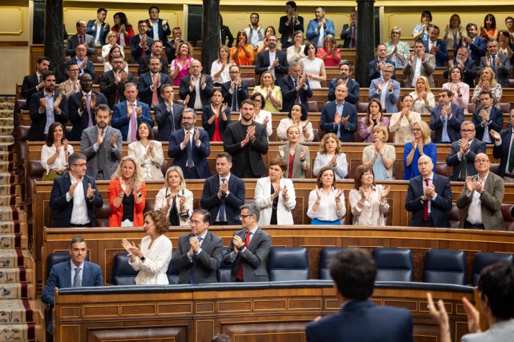 Sánchez se parapeta en la corrupción del PP y Vox para defender la crisis del PSOE