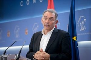 Santiago exige a Rutte que respete la soberanía de España y critica la presión de EE.UU. sobre el gasto militar