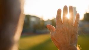 El síndrome del ocaso: cambios en personas con demencia al caer la tarde