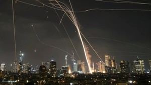 Irán lanza cientos de misiles a Israel en respuesta a ataques nucleares
