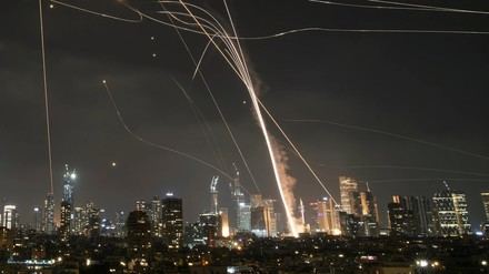 Irán lanza cientos de misiles a Israel en respuesta a ataques nucleares