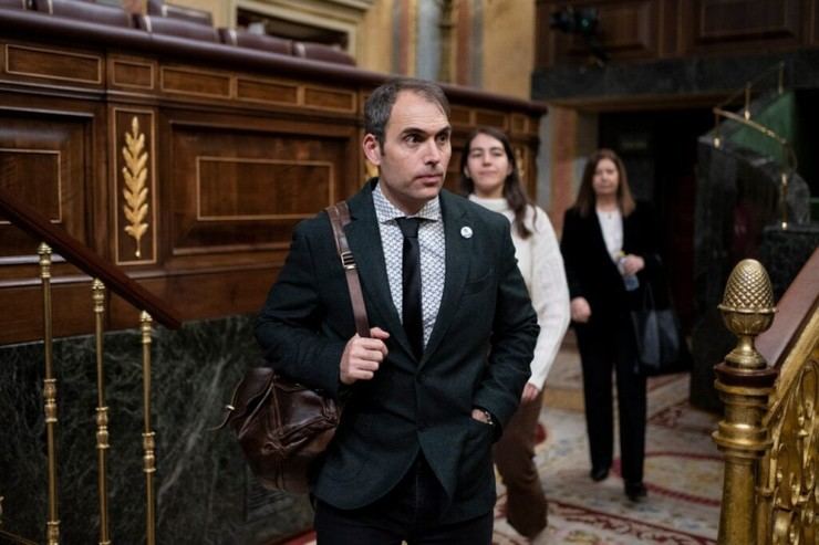 Valero defiende la ley contra el desperdicio alimentario y critica al PP por precarizar el campo