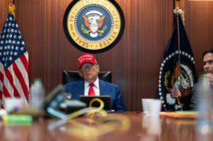 Trump revela que Irán avisó del ataque y lo califica de "muy débil"